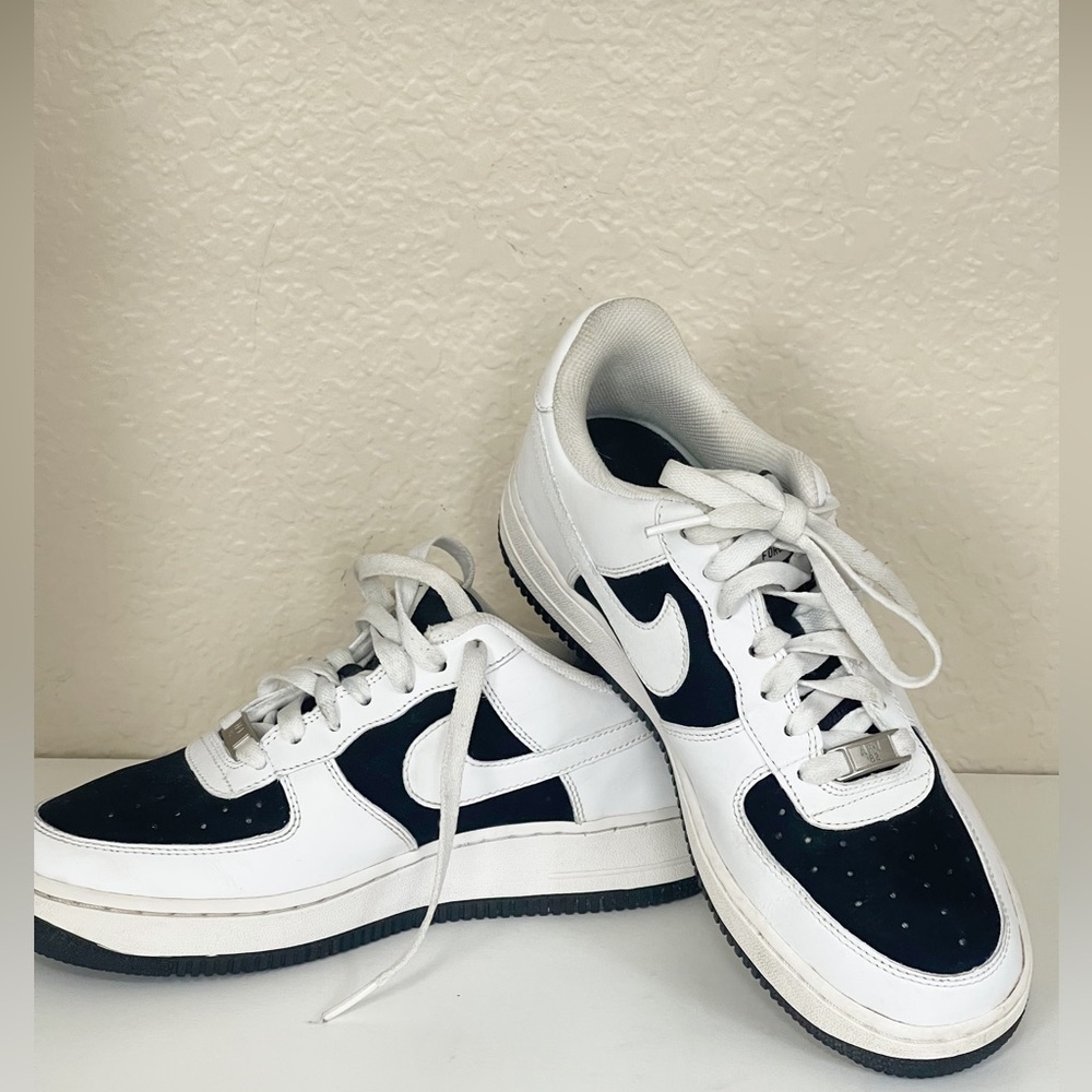 Nike Air Force 1 ‘82 low black and white color block. L7.5